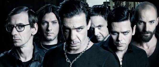 Praha v plamenech. Přijedou Rammstein