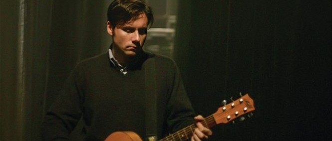 Do Prahy míří s akustickou kytarou Jim Adkins, hlas Jimmy Eat World
