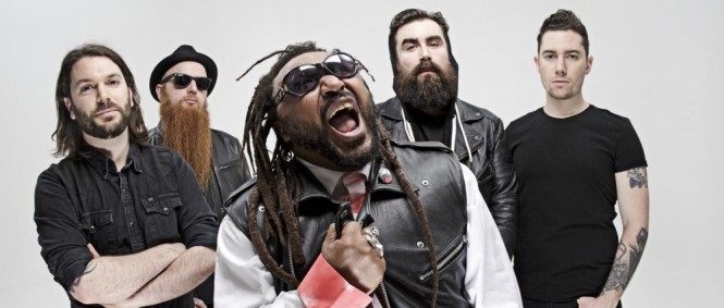 Benji Webbe ze Skindred byl napaden. Z útoku si odnesl řezné rány