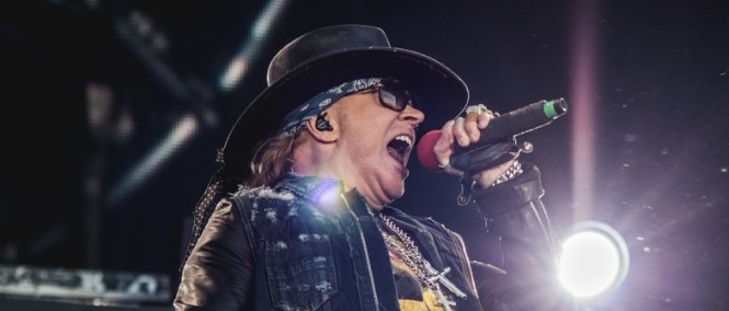 Brian Johnson se vyjádřil k Axlu Rosemu za mikrofonem AC/DC