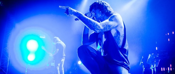 Oli Sykes: Na dalším albu bychom mohli experimentovat s temnější taneční hudbou