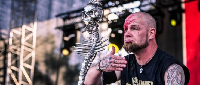Five Finger Death Punch: Schovejte chlast před naším zpěvákem!