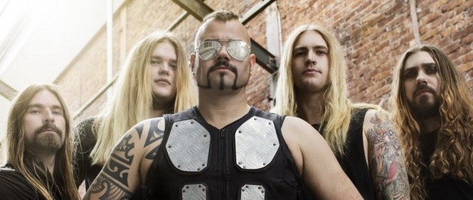 Změna v sestavě Sabaton: kytaristu Thobbe Englunda nahrazuje Tommy Johansson