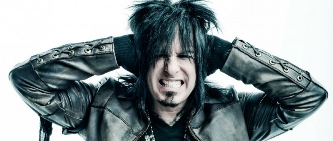 Nikki Sixx varuje před heroinem a opiáty: vůbec si s tímhle svinstvem nezahrávejte