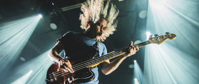 Deftones po 13 letech opouští basák Sergio Vega. Podle něj jde o peníze
