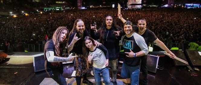 Korn and Robert Trujillo (Metallica) - Blind