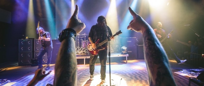 Seether, LTNT, Sons of Texas, Lucerna Music Bar, Praha, 29.9.2017 (fotogalerie)