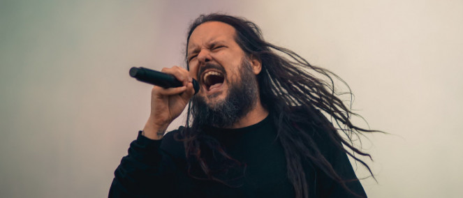 Jonathan Davis: „Kdo je tenhle blbeček v teplákovce a s dudama? Lidi nevěděli, co s náma.“