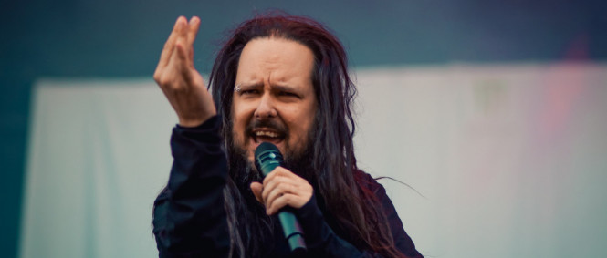 Začínáte s Korn? Jonathan Davis vám poradí, s kterým albem začít