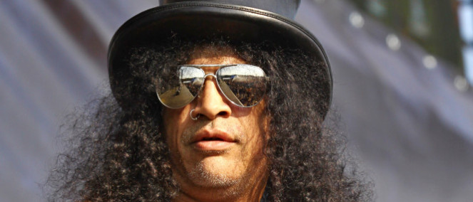 Slash v Praze! Ku*evsky krásně kouzlící kudrnatý kytarový král u nás představí nové album