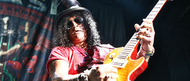 Slash se se svou bandou předvedl v Jimmy Kimmel Live! show