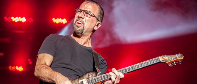 Kytaristovi Godsmack Tonymu Rombolovi zemřel syn, kapela odkládá tour