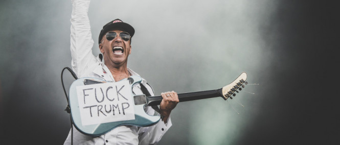 Hrajete na kytaru? Učit vás můžou Tom Morello i Brian May