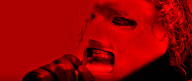 Chtěl jsem se všema vyjebat, komentuje Corey Taylor novou masku