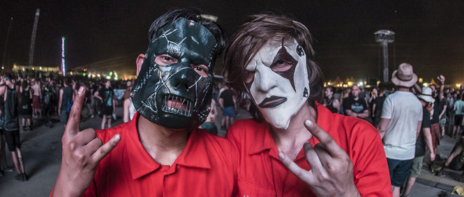 Slipknot zahraní na bicí? Nuda! Co tak zkusit pořádný bouchačky?