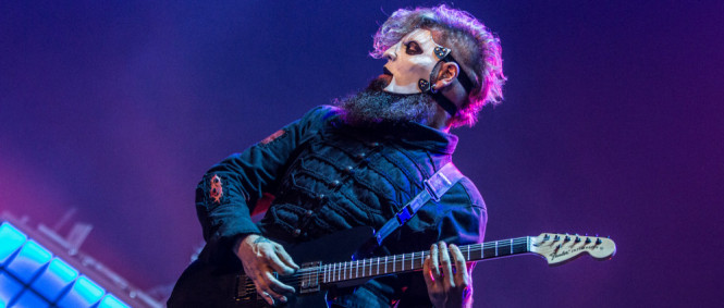 Jim Root ze Slipknot hraje z domova své oblíbené riffy