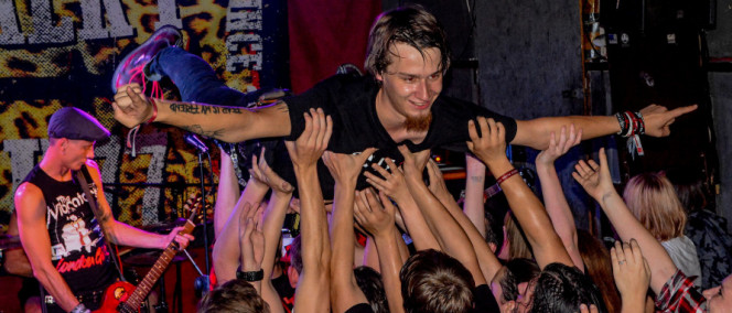 The Fialky, N.V.Ú., Desperate Mind, Velbloud, České Budějovice, 28.9.2019 (fotogalerie)