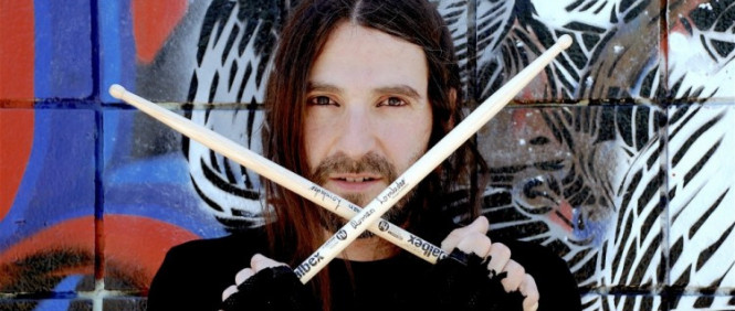 Bubeník Scars on Broadway Roman Lomtadze chystá mini-tour po Česku