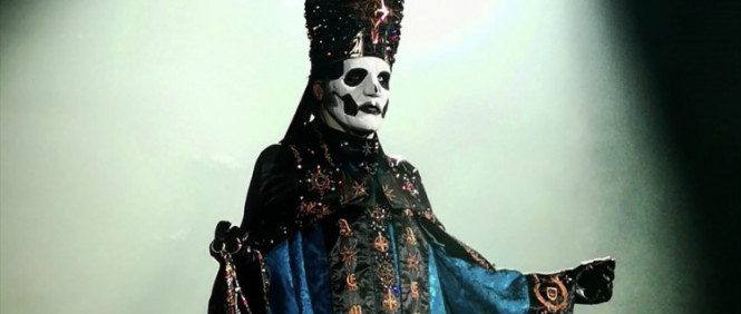 Drama u Ghost! Papa Nihil Mrtev, vlády se ujímá Papa Emeritus IV.
