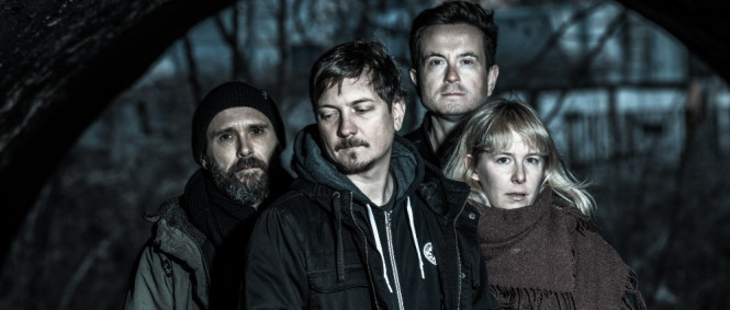 Bare Escape se zpožděním pokřtí svůj debut