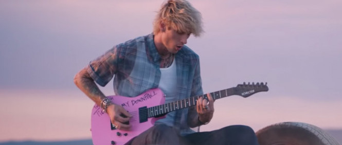 Machine Gun Kelly ft. blackbear - my ex's best friend (Official Music Video)