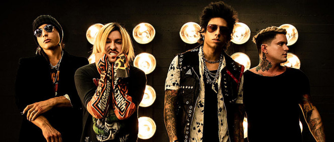 LIVE STREAM: Zahrát dceři a babičce. Escape The Fate si střihli klubový online koncert