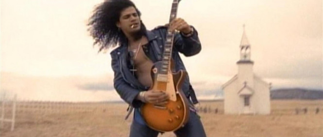 Slash vzpomíná na natáčení klipu Gánů November Rain. Měl nahnáno!