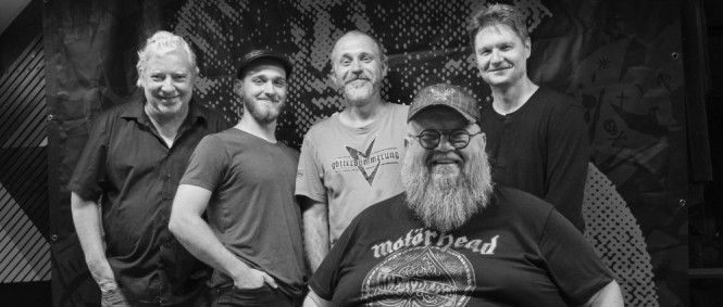 Škaredá holka vysílá do éteru svého Poseidona