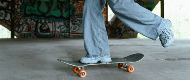Baggy jeans jsou zpět aneb jak na trendy outfit