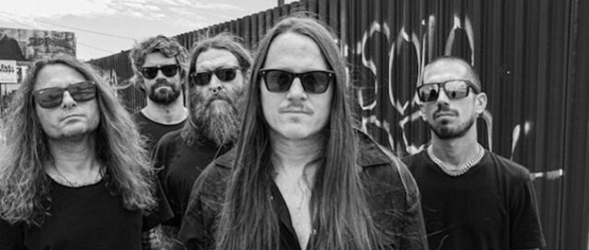 Metalové legendy Darkest Hour v novém klipu brutálně vykrádají boxerskou klasiku!